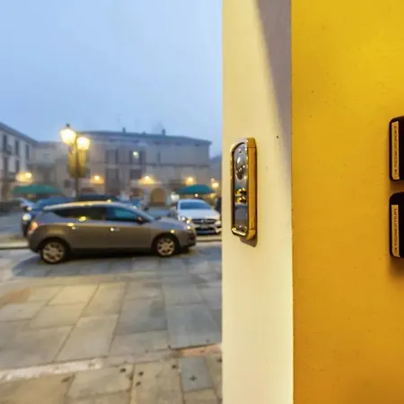 Trilocale In Centro Con Parcheggio Gratuito 4 Persone Apartamento Trino