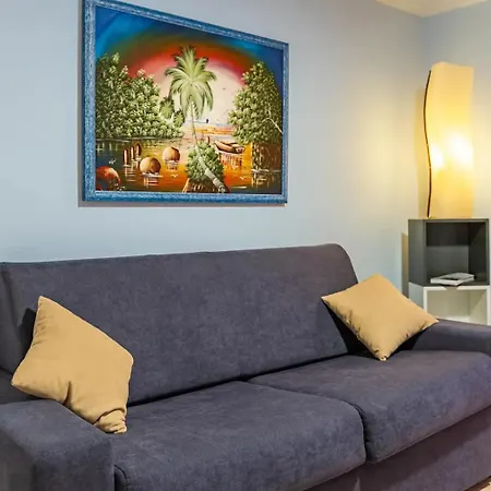 Trilocale In Centro Con Parcheggio Gratuito 4 Persone Appartement *