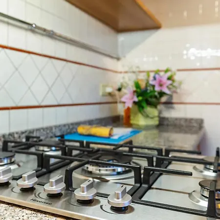 Trilocale In Centro Con Parcheggio Gratuito 4 Persone Apartman